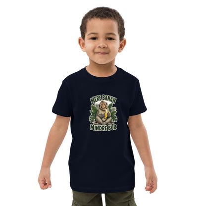 Børne t-shirt med teksten Mere banan, mindre bur og en glad abe med en banan i farven marineblå, båret af en dreng