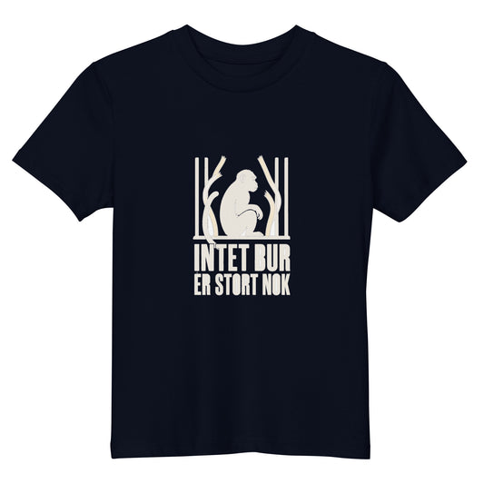 Børne t-shirt med teksten Intet bur er stort nok og en abe bag tremmer i farven marineblå, set forfra