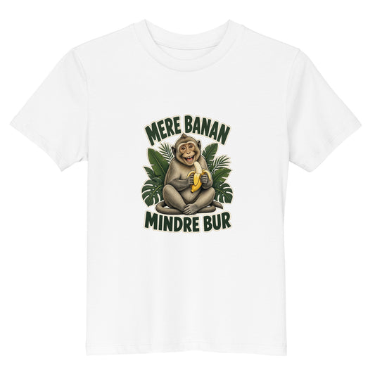 Børne t-shirt med teksten Mere banan, mindre bur og en glad abe med en banan i farven hvid, set forfra