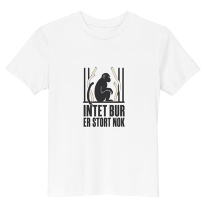 Hvid børne t-shirt med teksten Intet bur er stort nok og en abe bag tremmer, set forfra