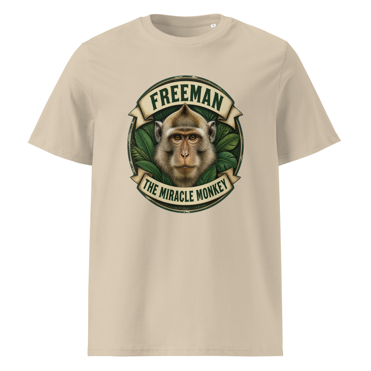 Freeman The Miracle Monkey t-shirt med abe i grønt badge i farven sand, set forfra
