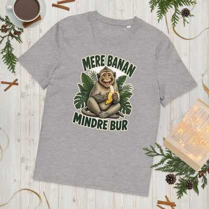 Abe t-shirt med teksten Mere banan, mindre bur i farven lysegrå meleret, lagt på et lyst træbord