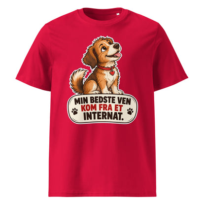 Rød t-shirt med hund og teksten Min bedste ven kom fra et internat