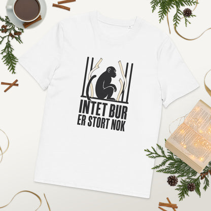 T-shirt med teksten Intet bur er stort nok i farven hvid, lagt på et bord med kaffe og grønt