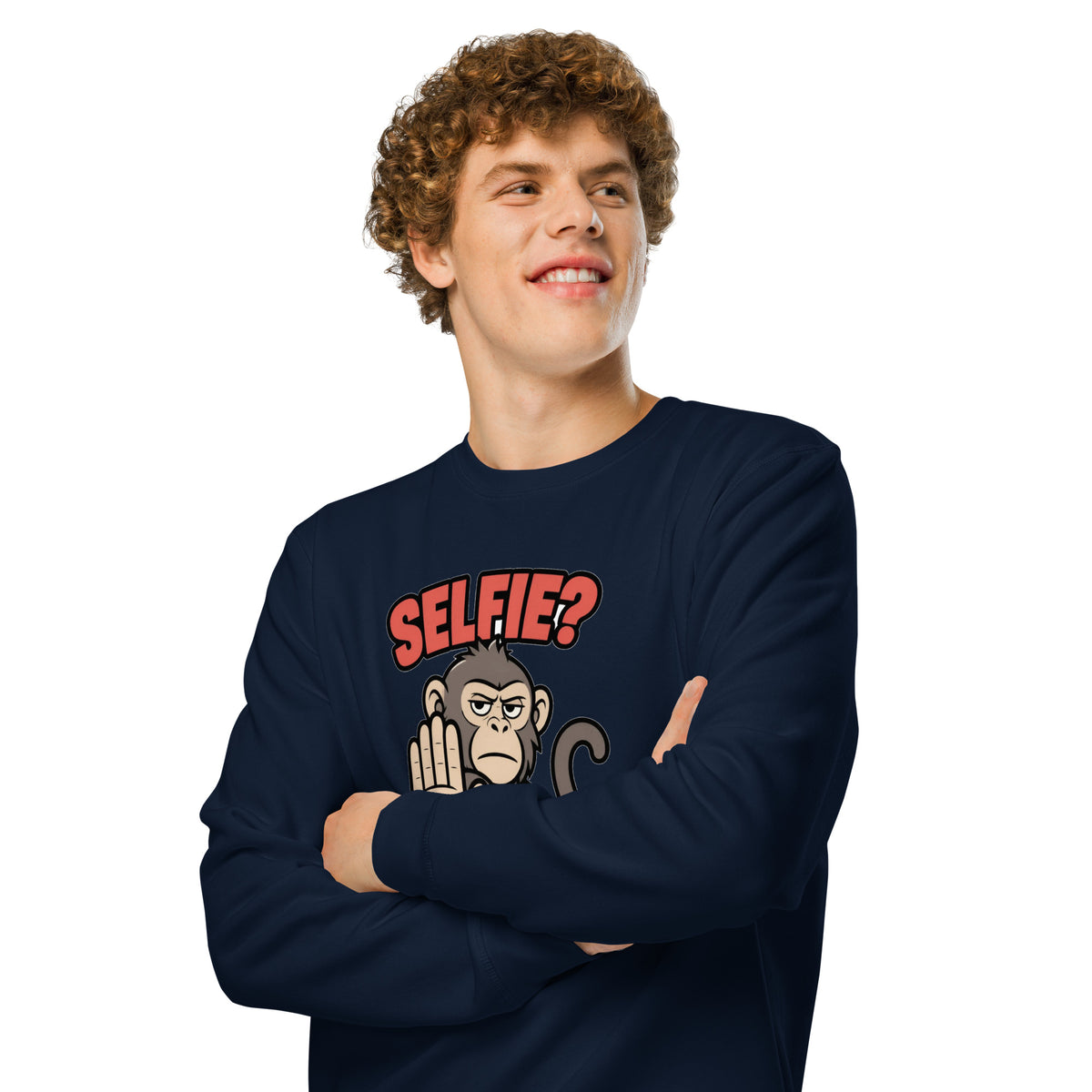 Sweatshirt med teksten Selfie? Nej tak og en abe der holder hånden op i farven marineblå, båret af en ung mand