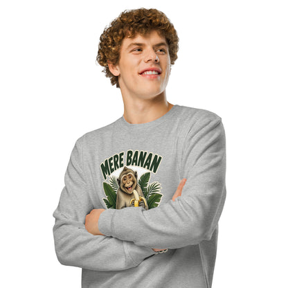 Sweatshirt med teksten Mere banan, mindre bur og en glad abe med en banan i farven lysegrå meleret, båret af en ung mand