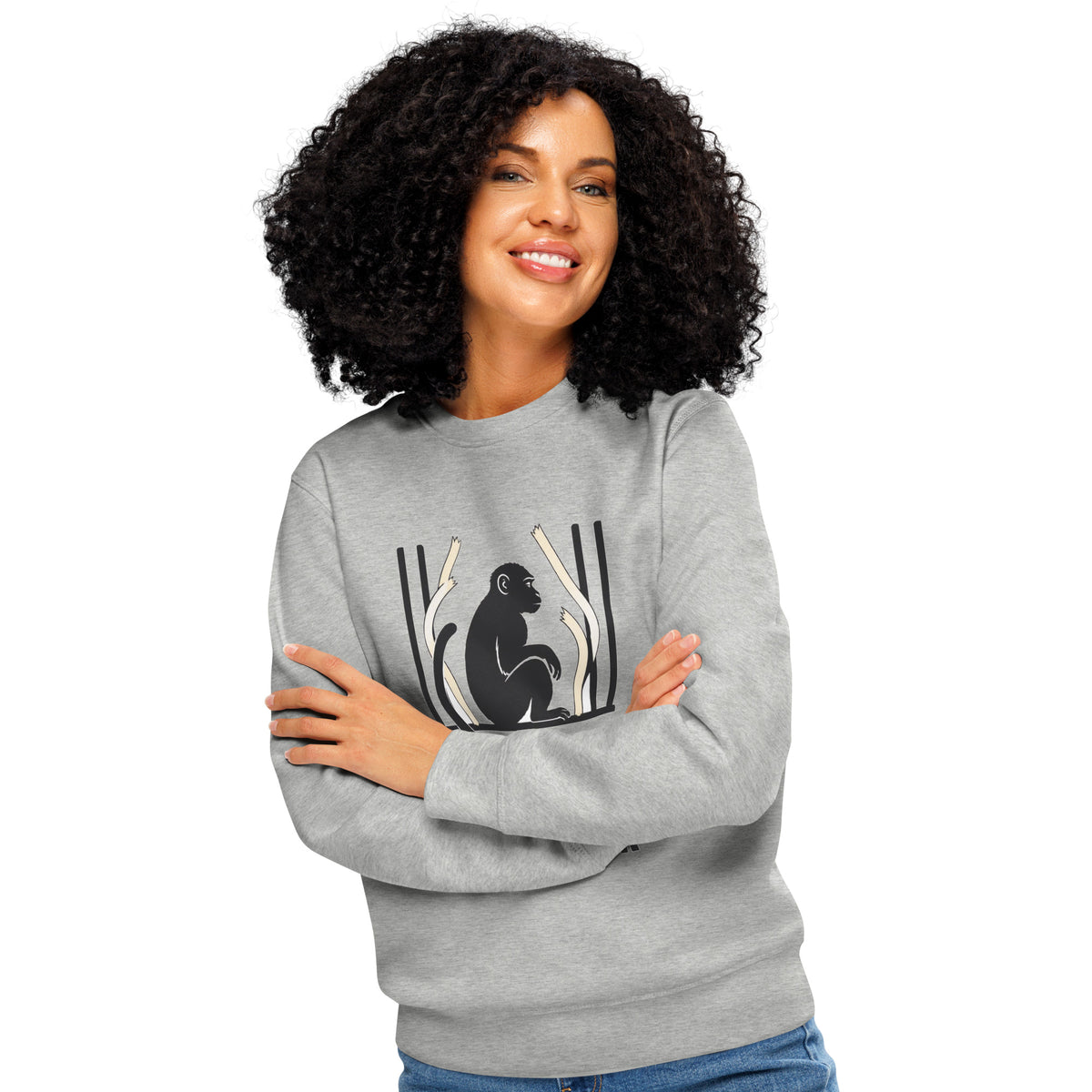 Sweatshirt med teksten Intet bur er stort nok og en abe bag tremmer i farven lysegrå meleret, båret af en ung kvinde