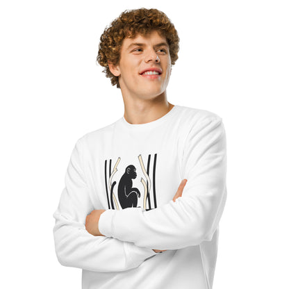 Sweatshirt med teksten Intet bur er stort nok og en abe bag tremmer i farven hvid, båret af en ung mand