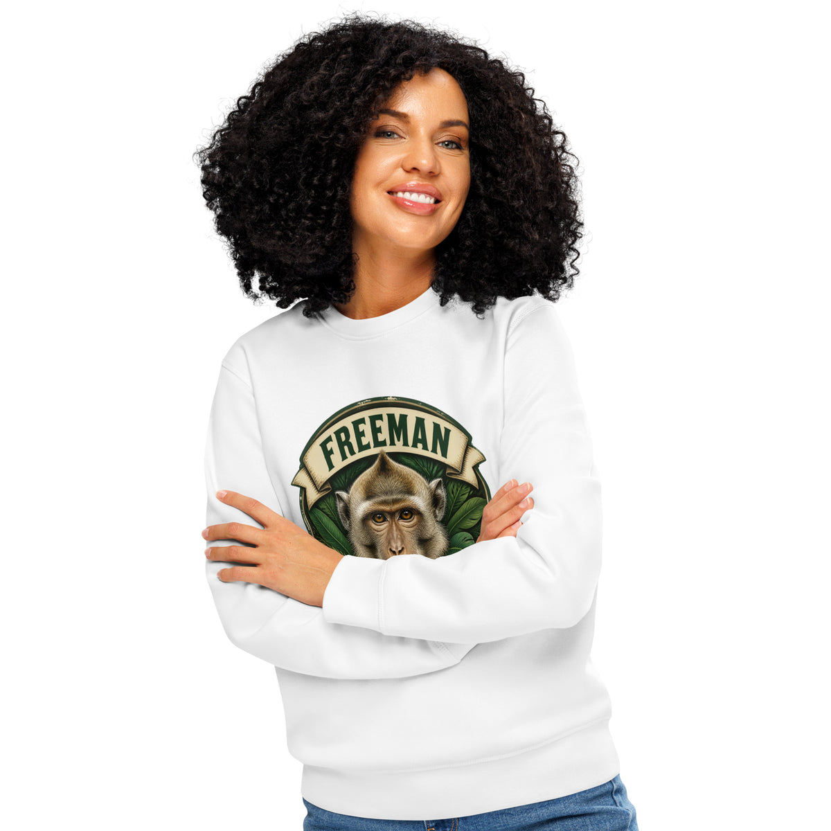 Sweatshirt med Freeman The Miracle Monkey badge med en abe i grønt i farven hvid, båret af en ung kvinde
