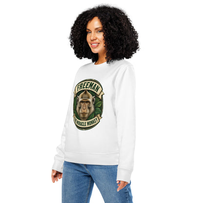 Sweatshirt med Freeman The Miracle Monkey badge med en abe i grønt i farven hvid, båret af en ung kvinde, set skråt